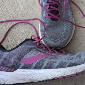 Brooks Ravenna shoes
